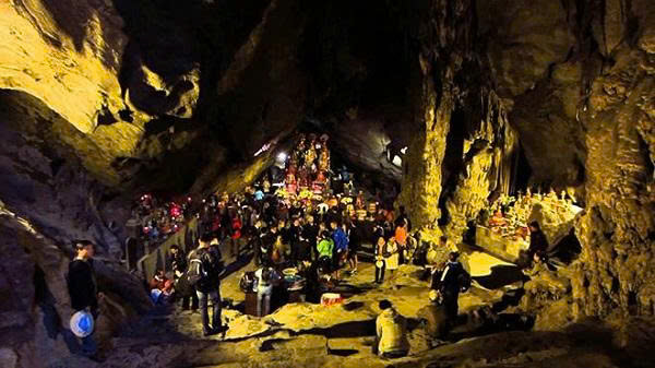 Huong Pagoda Day Trip