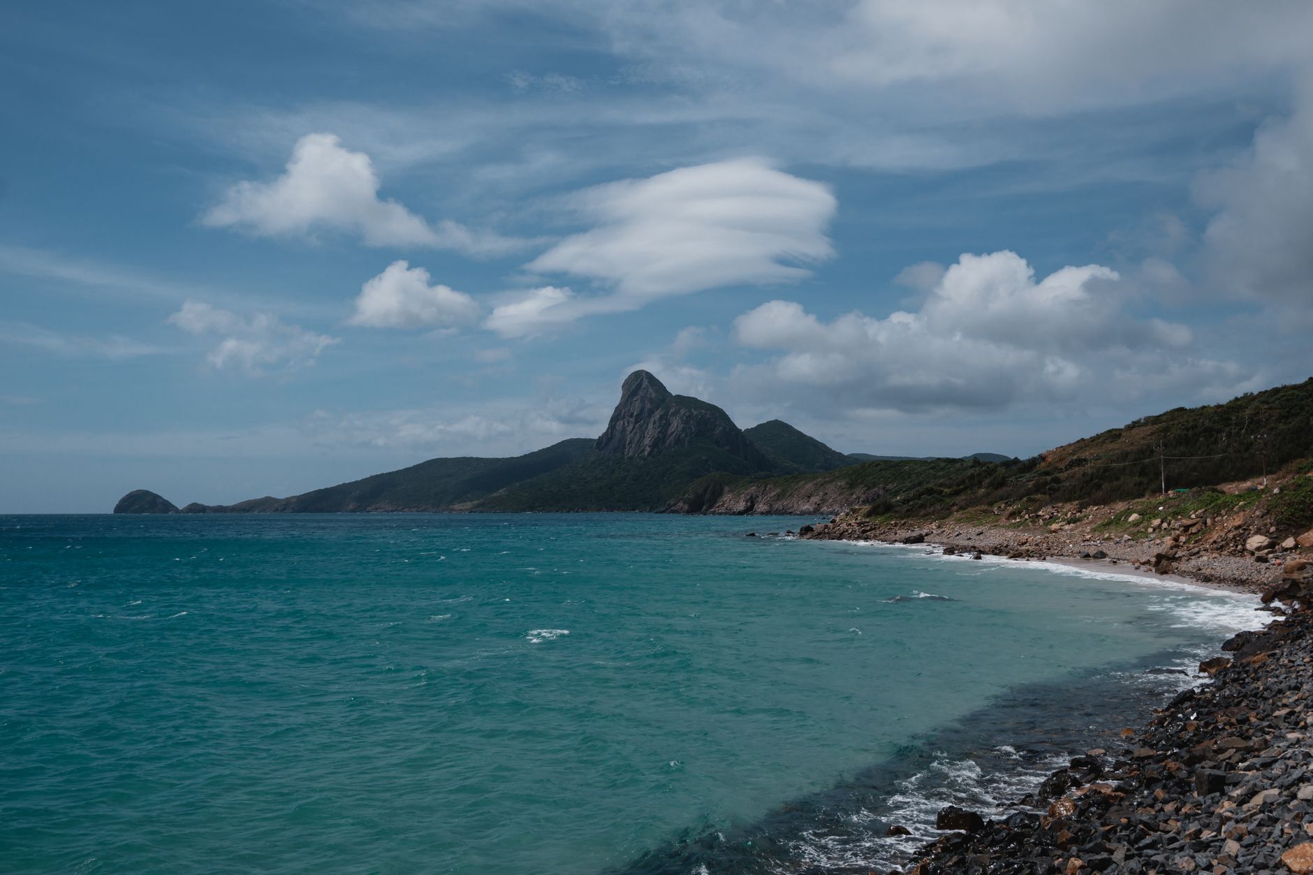 Extra detail — Experience the tranquil beauty of the seascape and mountain at Ba Ria - Vung Tau (photo: Luke Dang)