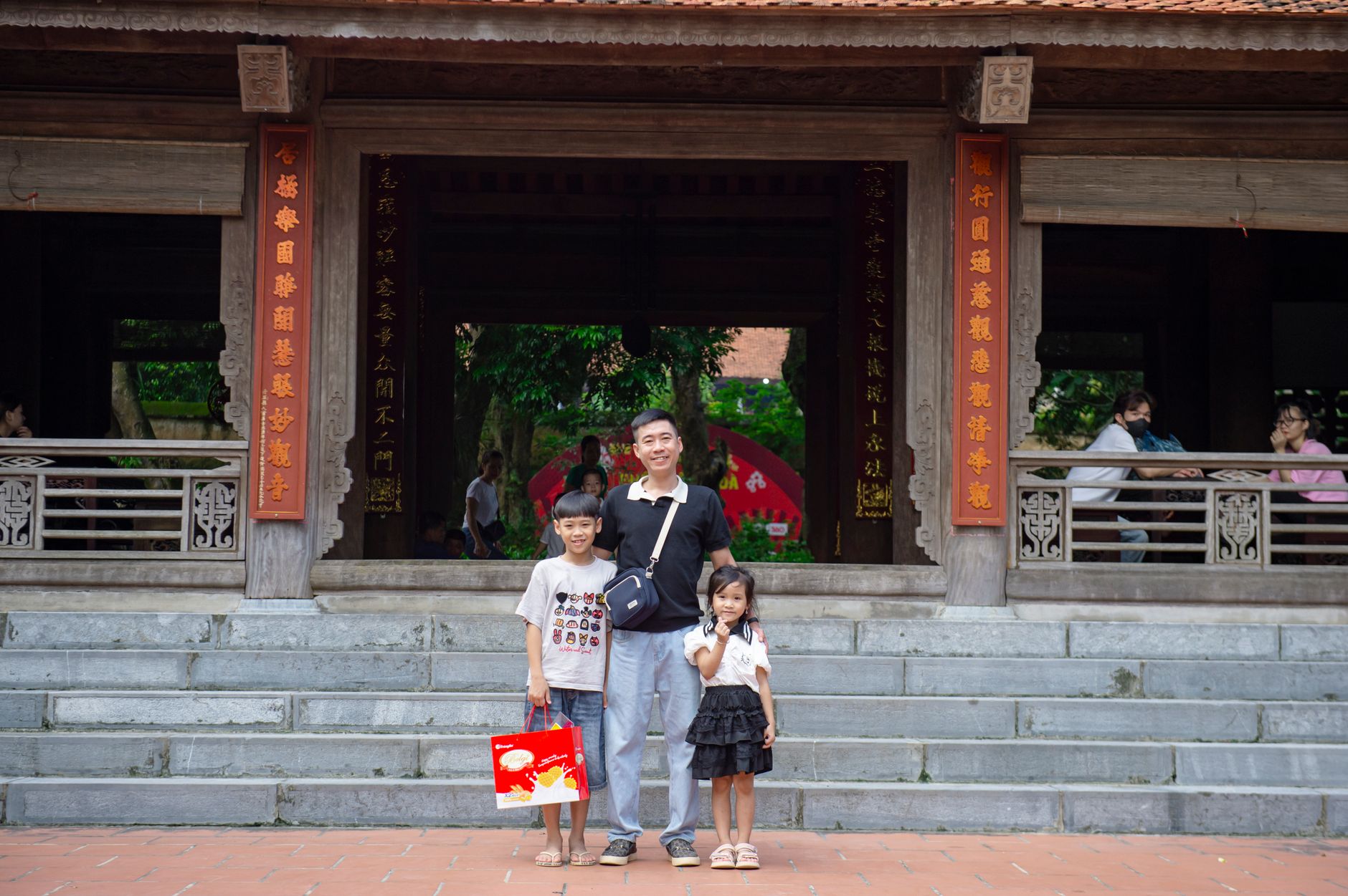Planning notes — A family poses at a historical site in Hà Nội, Vietnam, showcasing traditional a (photo: Anh Lee)
