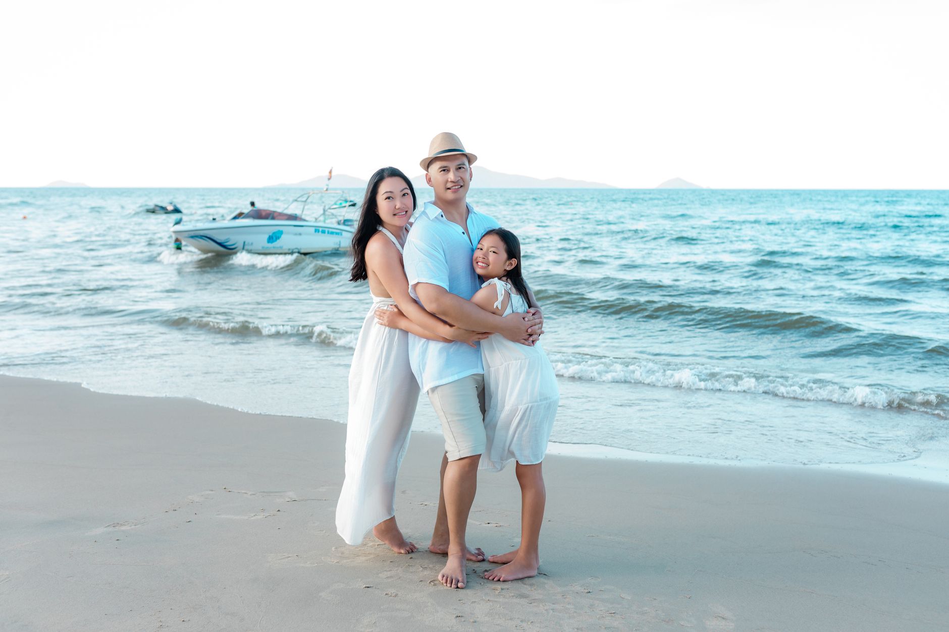 Extra detail — Happy family bonding on the beach in Hội An, enjoying the summer sun and sea. (photo: Võ Văn Tiến)