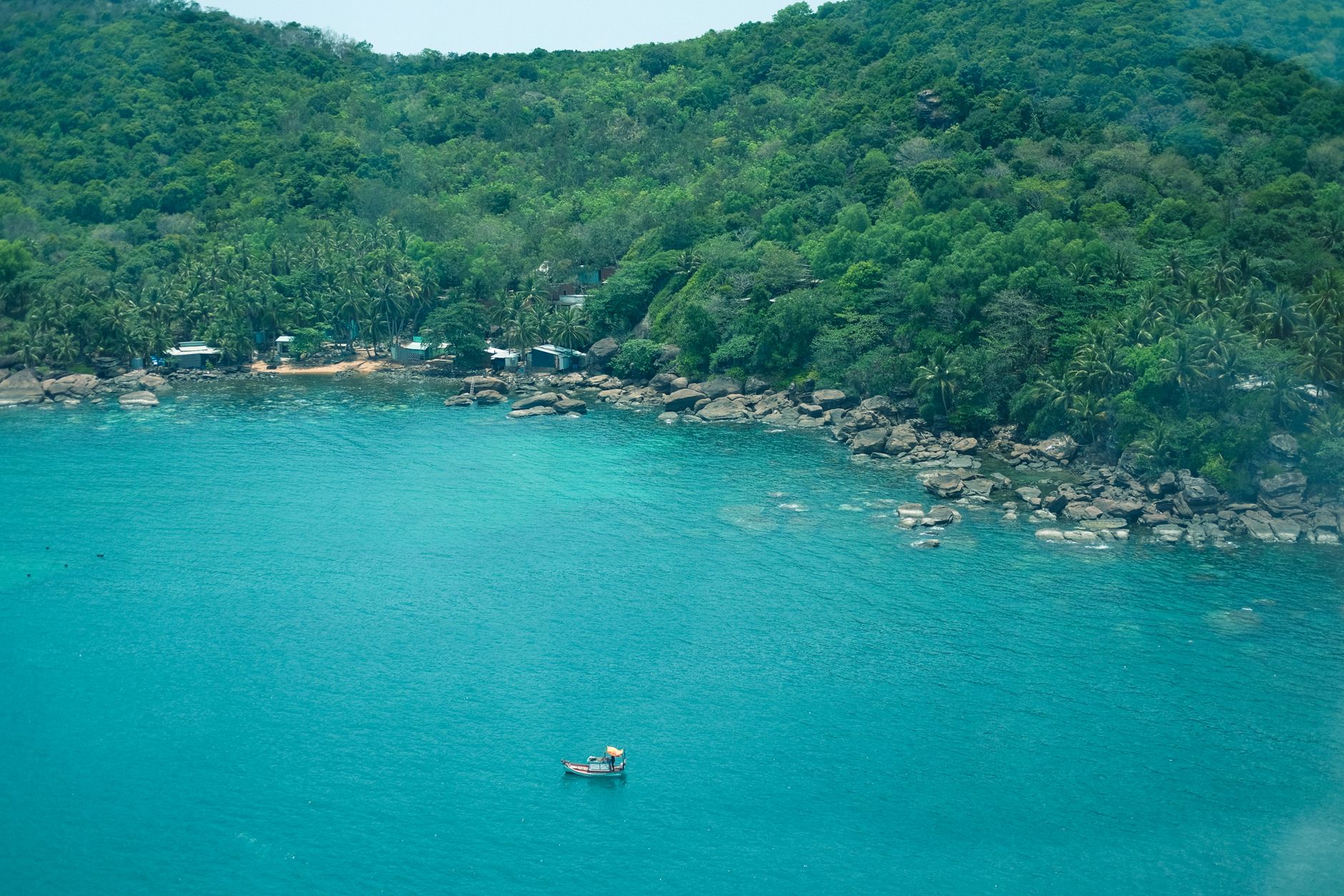 Planning Notes — A picturesque aerial view of Phu Quoc island's tropical coastline with lush gree (photo: Dinh Nghia Lee)
