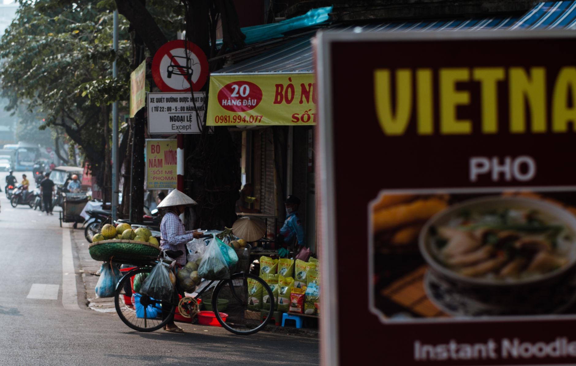 Conclusion — A vibrant scene of a Vietnamese street vendor with produce-laden bicycle in Hano (photo: Hưng Phạm)