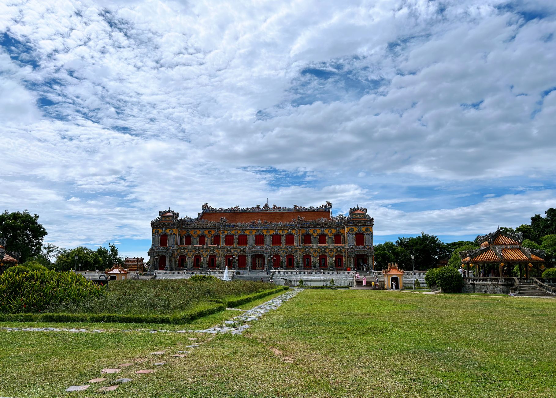 Nearby Ideas — Scenic view of the Imperial City in Hue, Vietnam, showcasing historical architec (photo: Vũ Bảo Lê)