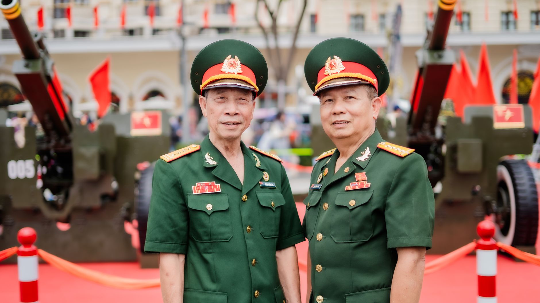 Joins Singapore Among in Practice — Two Vietnamese military officers in green uniforms standing outdoors at a formal (photo: Quý Nguyễn)