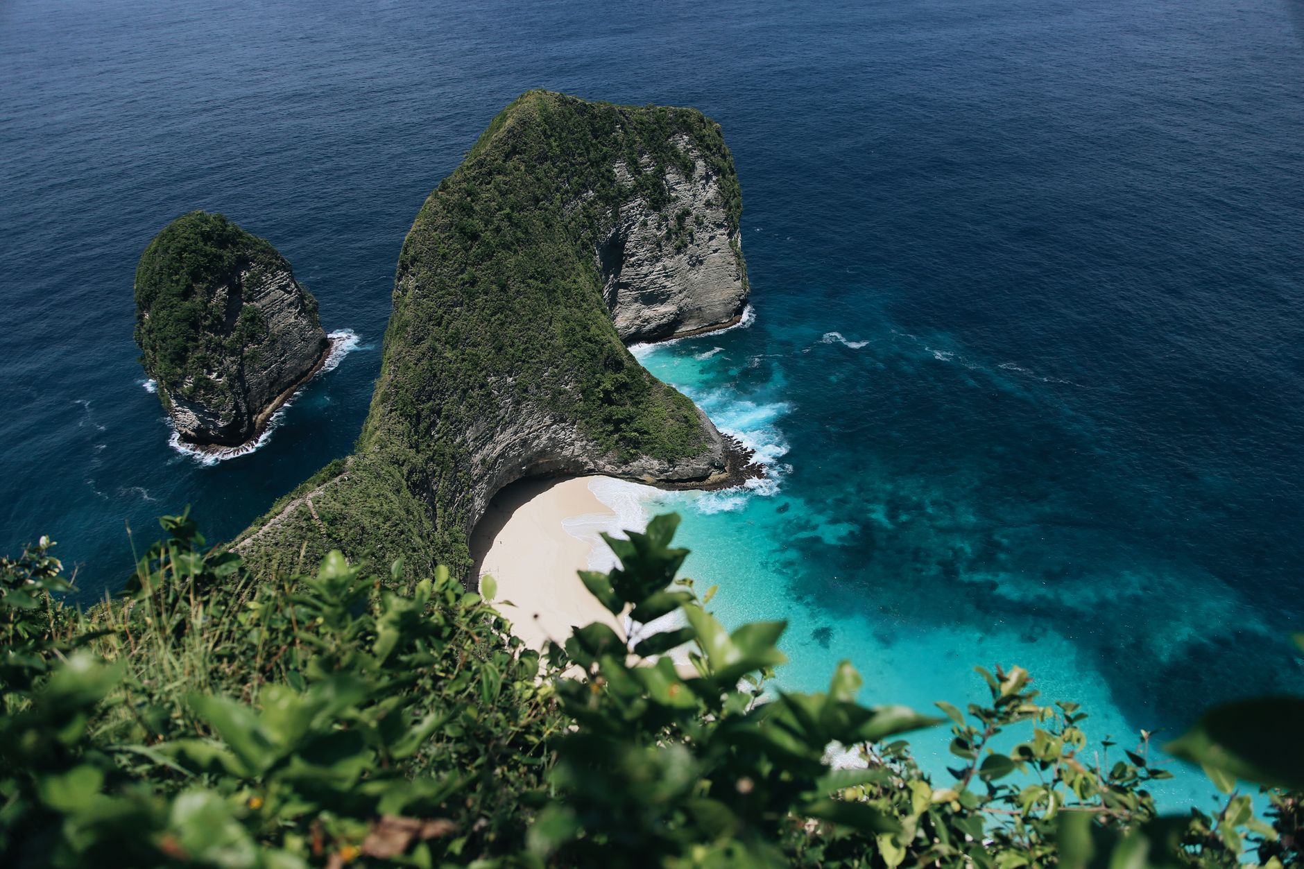 Conclusion β Stunning aerial view of Nusa Penida's picturesque beach in Bali surrounded by cl (photo: alleksana)