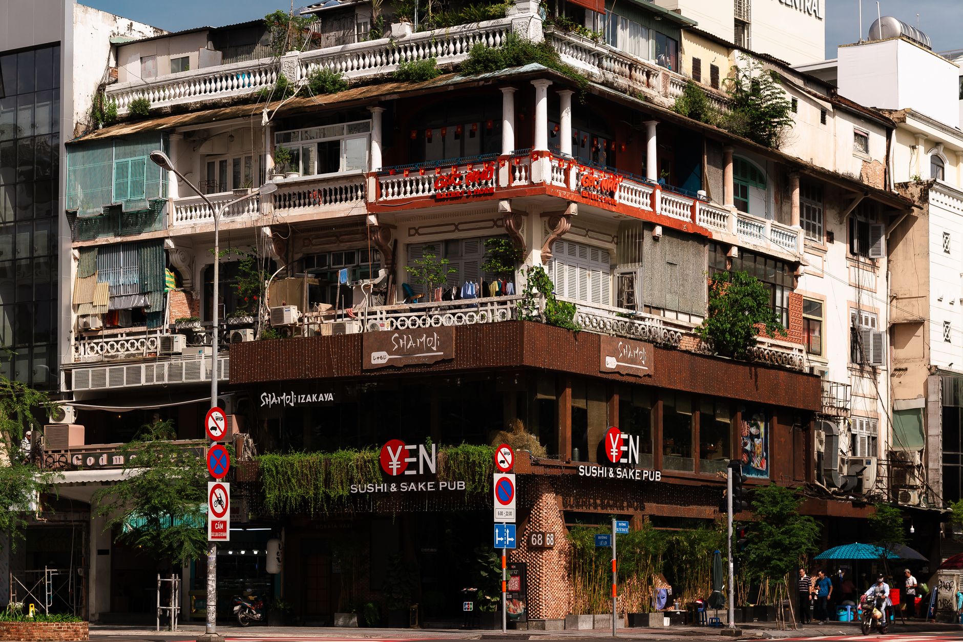 Planning Notes β A multi-story historic building featuring a modern sushi and sake pub on the gro (photo: Thien Phuoc Phuong)